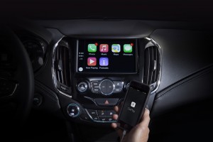 2016-Chevrolet-Cruze-Apple-CarPlay-001