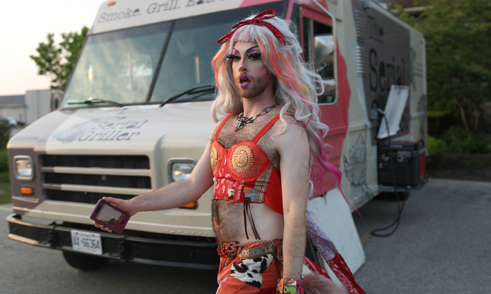 6 LGBTQ+ Performers At The 2025 Toronto International Buskerfest Festival - Molly Kewl